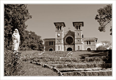 BLOG-DSC_1738-rec-escalier & statue ND des passes, le Moulleau sépia