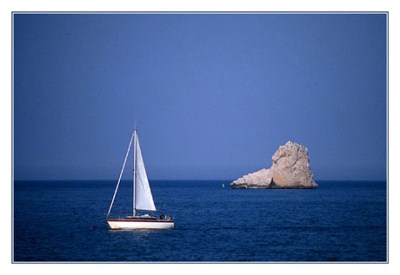 blog2-92-img3299-voilier-et-rocher-estartit.jpg