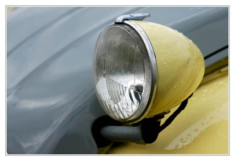 BLOG-DSC_1831-phare 2CV gris-jaune