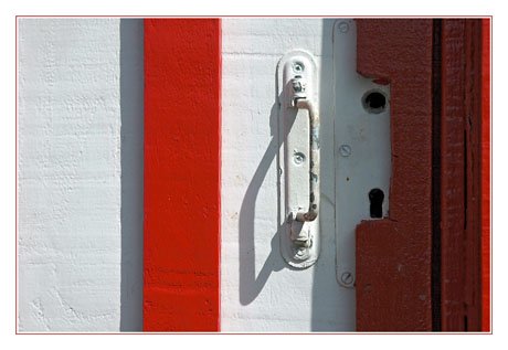 BLOG-DSC_1957-porte rayée rouge Biganos