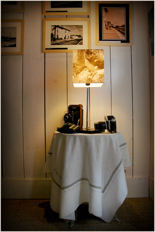 BLOG-DSC_2753-guéridon, lampe, appareils