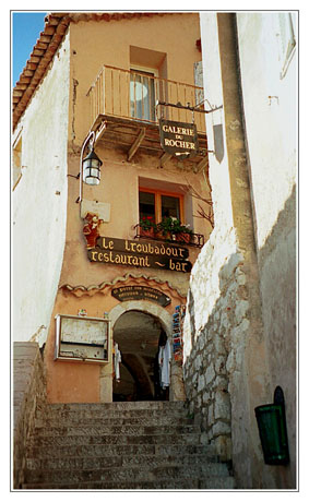 blog2-03-img616-troubadour-eze.jpg
