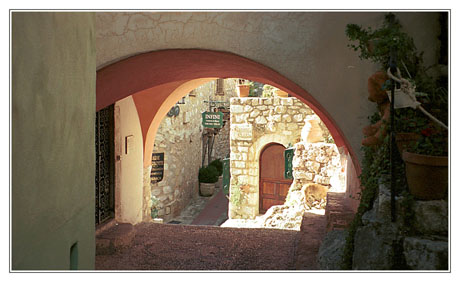 blog2-03-img618-arche-et-ruelle-eze.jpg