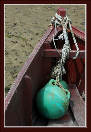 BLOG-DSC_2930-bouée verte dans barque rouge