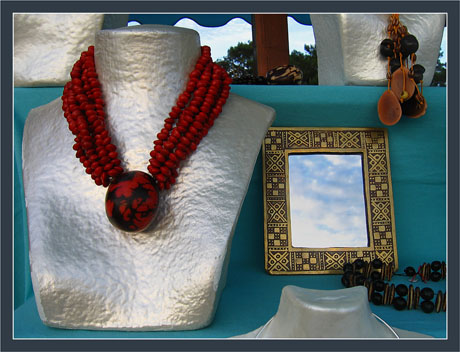 BLOG-IMG_0452-collier et ciel dans miroir BLOG-IMG_0452-collier et ciel dans miroir