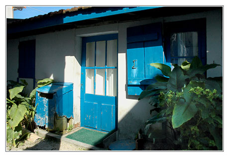 BLOG-DSC_4919-ombre et lumière volets bleus