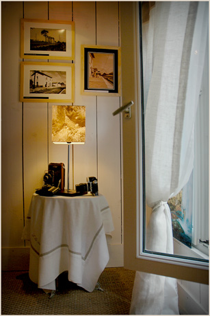 BLOG-DSC_2752-fenêtre guéridon, lampe appareils