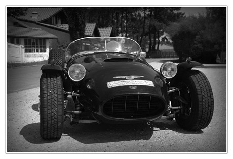 BLOG-DSC_2968-voiture conche Cap-Ferret N&B anonyme