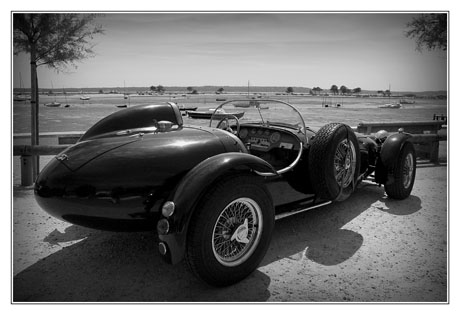 BLOG-DSC_2970-voiture et conche Cap-Ferret N&B