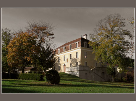 BLOG-IMG_0872-façade château Montus effet couleur