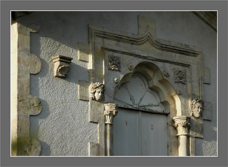 BLOG-DSC_6074-mascarons St Jacques Andernos