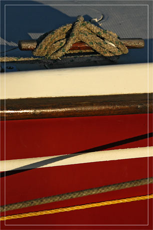 BLOG-DSC_6238-cordages et ommbres sur coque BLOG-DSC_6238-cordages et ommbres sur coque