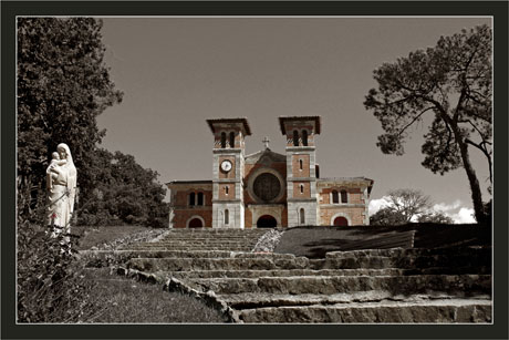 BLOG-DSC_1738-escalier & statue ND des passes, le Moulleau effet couleur
