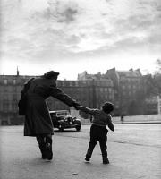 1951_motherchild_louvre photo Louis Stettner