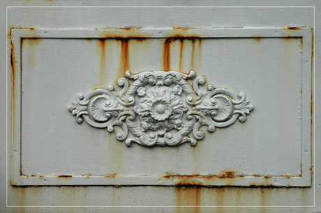 BLOG-DSC_7268-moulures portail fer