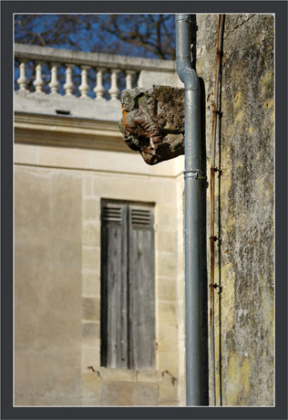 BLOG-DSC_7609-gouttière gargouille fenêtre balustrage