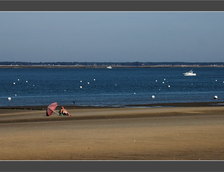 BLOG-DSC_8094-plage parasol rouge