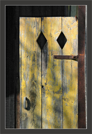 BLOG-DSC_8419-porte jaune Larros