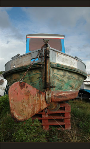 BLOG-DSC_9247-dérive et hélice vieux bateau pêche