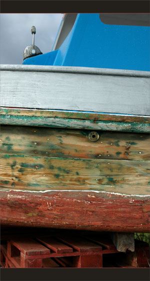 BLOG-DSC_9249-coque et manette vieux bateau pêche