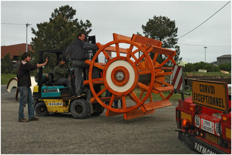 BLOG-DSC_9312-chargement roue à aube Chanaz