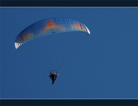 BLOG-DSC_9451-paramoteur s'éloignant BLOG-DSC_9451-paramoteur s'éloignant