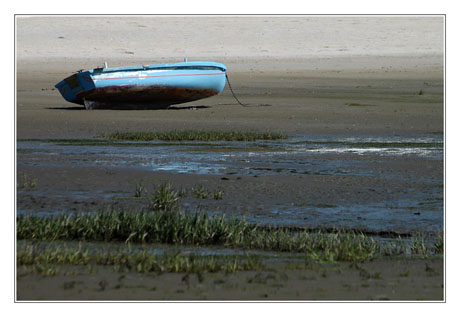 BLOG-DSC_9563-barque bleue plage Arès