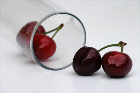 BLOG-DSC_9586-cerises et tube verre BLOG-DSC_9586-cerises et tube verre