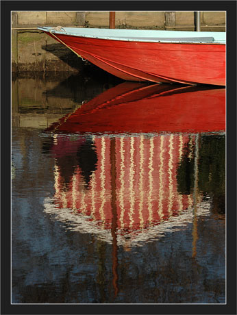 BLOG-DSC_7206-proue rouge, reflet cabane, promeneurs