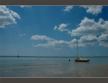 BLOG-DSC_9761-bateaux nuages plageTaussats
