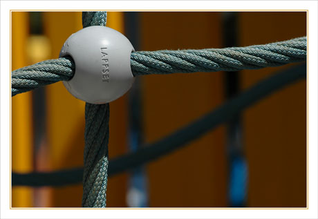 BLOG-DSC_9910-boule filetss et barrière jaune