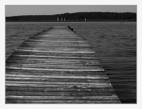 BLOG-IMG_1376-ponton et voiliers Sanguinet N&B