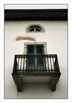 BLOG-DSC_0912-balcon et persiennes vertes 1750