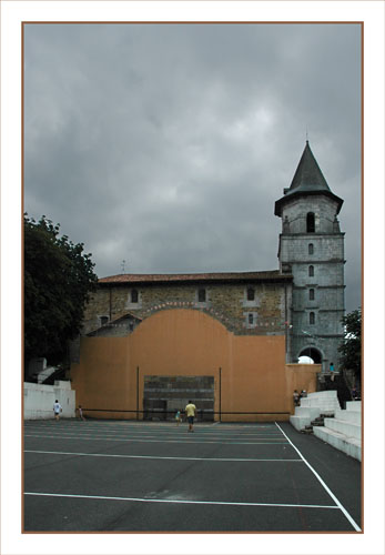 BLOG-DSC_0914-fronton basque et église Aïnhoa