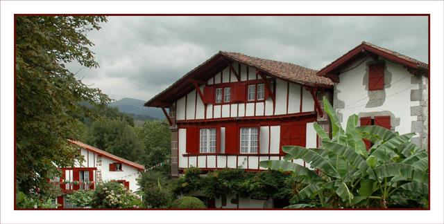 BLOG-DSC_0946-maisons et collines Aïnhoa