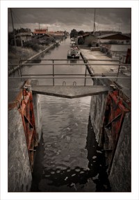 BLOG-DSC_1311-écluse et canal de la Teste rouge & sépia