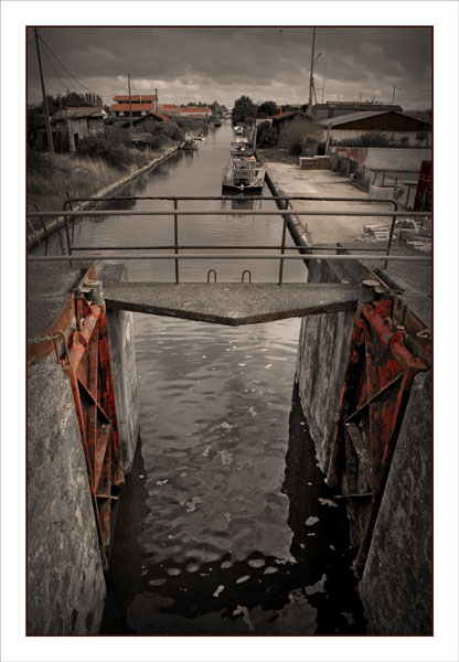 BLOG-DSC_1311-écluse et canal de la Teste rouge & sépia