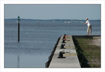 BLOG-DSC_1442-quai cale Couach et pêcheur