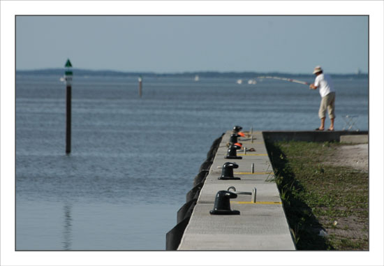 BLOG-DSC_1442-quai cale Couach et pêcheur