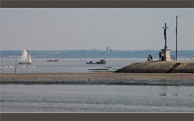 BLOG-DSC_1458-jetée Larros, voilier et plates, Audenge BLOG-DSC_1458-jetée Larros, voilier et plates, Audenge