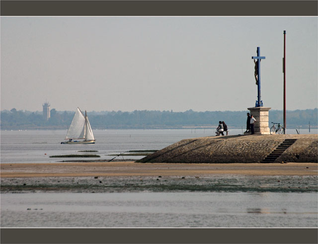 BLOG-DSC_1461-voilier face jetée Larros et Audenge BLOG-DSC_1461-voilier face jetée Larros et Audenge