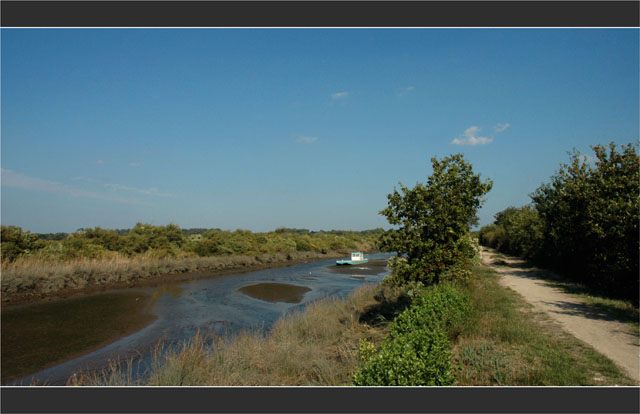 BLOG-DSC_1941-bateau chenal de Certes marée basse BLOG-DSC_1941-bateau chenal de Certes marée basse