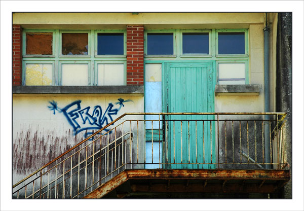 BLOG-DSC_2128-tag vieille façade Audenge