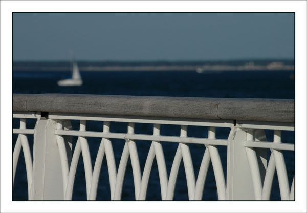 BLOG-DSC_2241-rambarde jetée Thiers et voilier