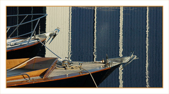 BLOG-DSC_2477-rec-proues et reflet hangar Couach