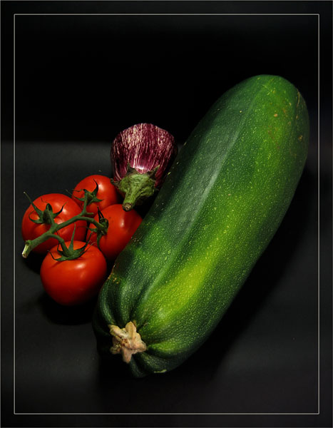 BLOG-IMG_1441-the big courgette, tomates, aubergine