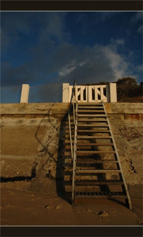 BLOG-DSC_3270-escalier et portillon plage Pyla-sur-mer