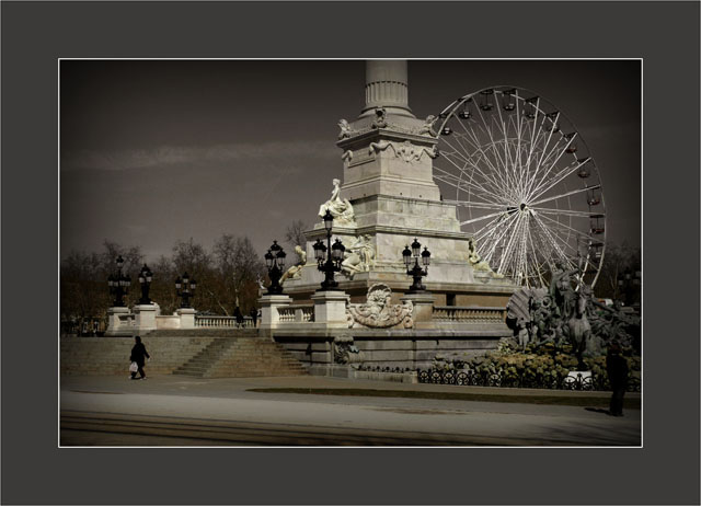 BLOG-DSC_5089-fontaine colonne Girondins et grande roue 2