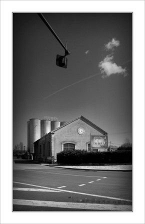 BLOG-DSC_5222-arrêt pont tournant auxiliaire tramway Bacalan N&B + fourrière auto