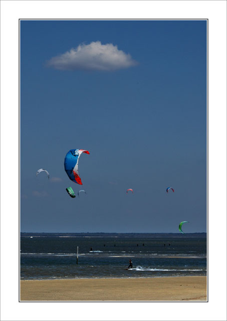 BLOG-DSC_5768-kite surfers la Hume et nuage